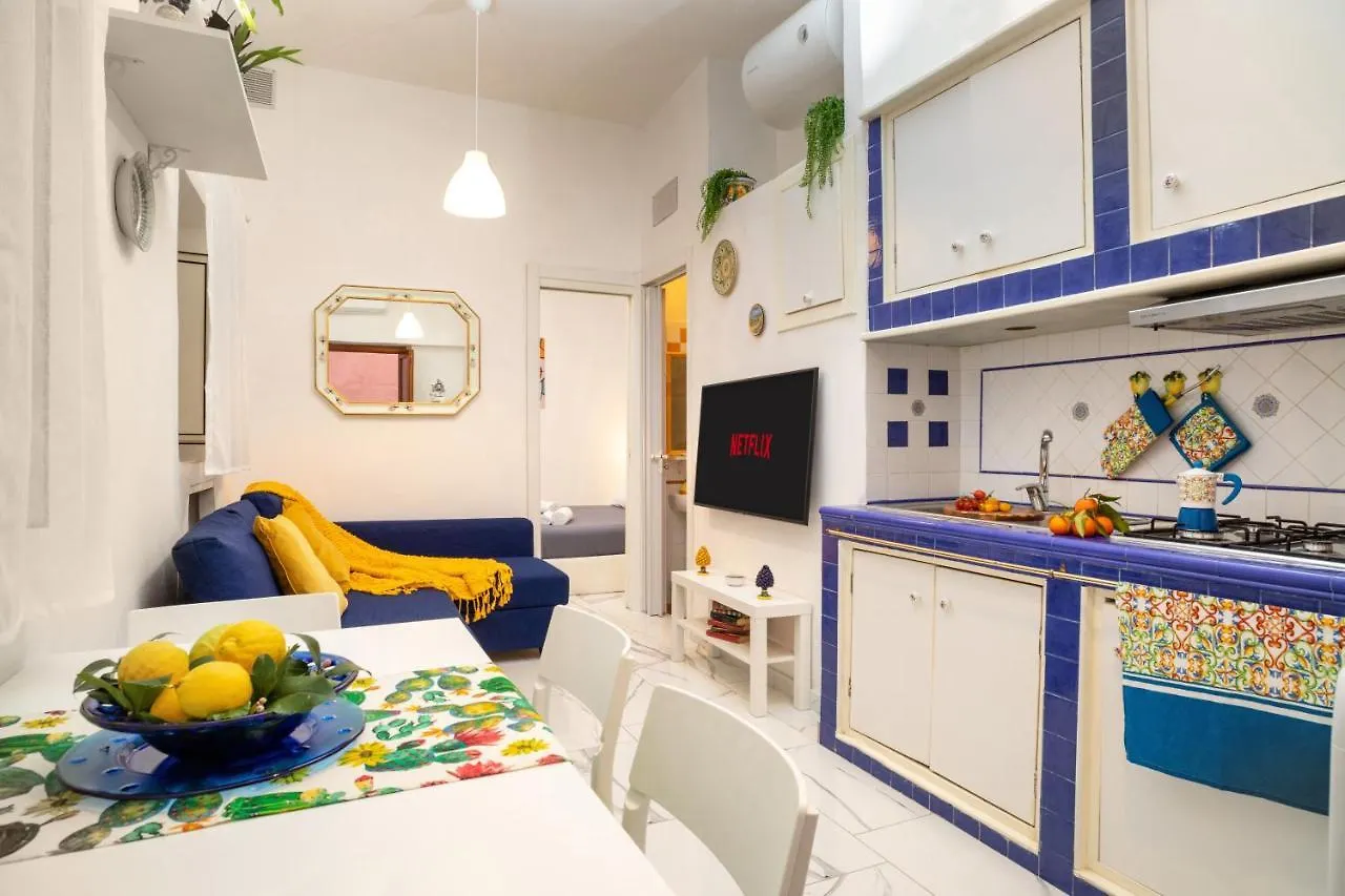 Free Netflix & Wi-Fi - Tipico Appartamento In Centro Taormina 0*,  Italy